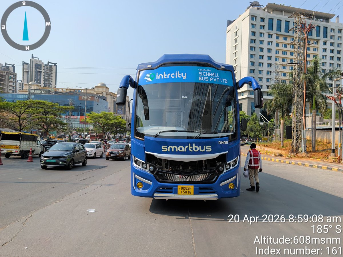 CYBTRAFFIC's tweet image. Gachibowli Traffic PS 🚨

Bus breakdown at Udupi Point towards Botanical Garden. Traffic movement may be affected. Commuters are advised to proceed with caution and expect delays.

#TrafficUpdate #GachibowliTraffic #DriveSafe