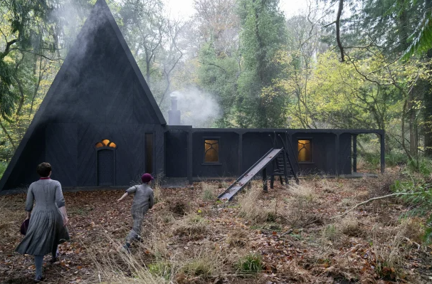 MistrelofHorror's tweet image. You can bet this house is owned by a witch...an old metal slide out front? Those are fun, but they'll flash fry child in seconds on a hot summer day! #horror #slide #witch @HorrorQueen13 @things2fear @VirtualFrankie @docmentillo @MorningNeurosis @SplatterFactory