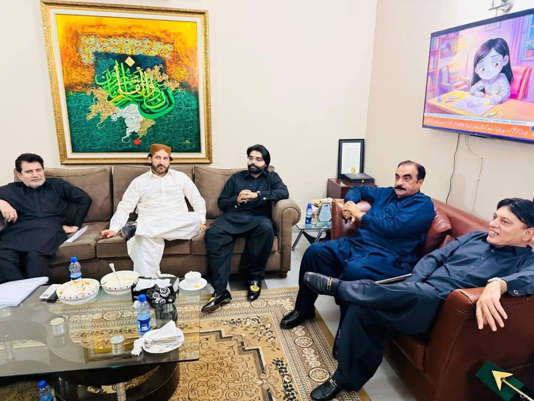 fzbhutto's tweet photo. President PPP Ladies Wing Adi Faryal Talpur chaired a key organizational meeting with PPP District Jamshoro President @SeydAsifShah &amp; General Secretary @MohanLalUkrani at Zardari House Karachi, other senior party leaders were also present.
#PPPdigitalJamshoro #PPPdigitalSindh https://t.co/DPPfJ1mU92