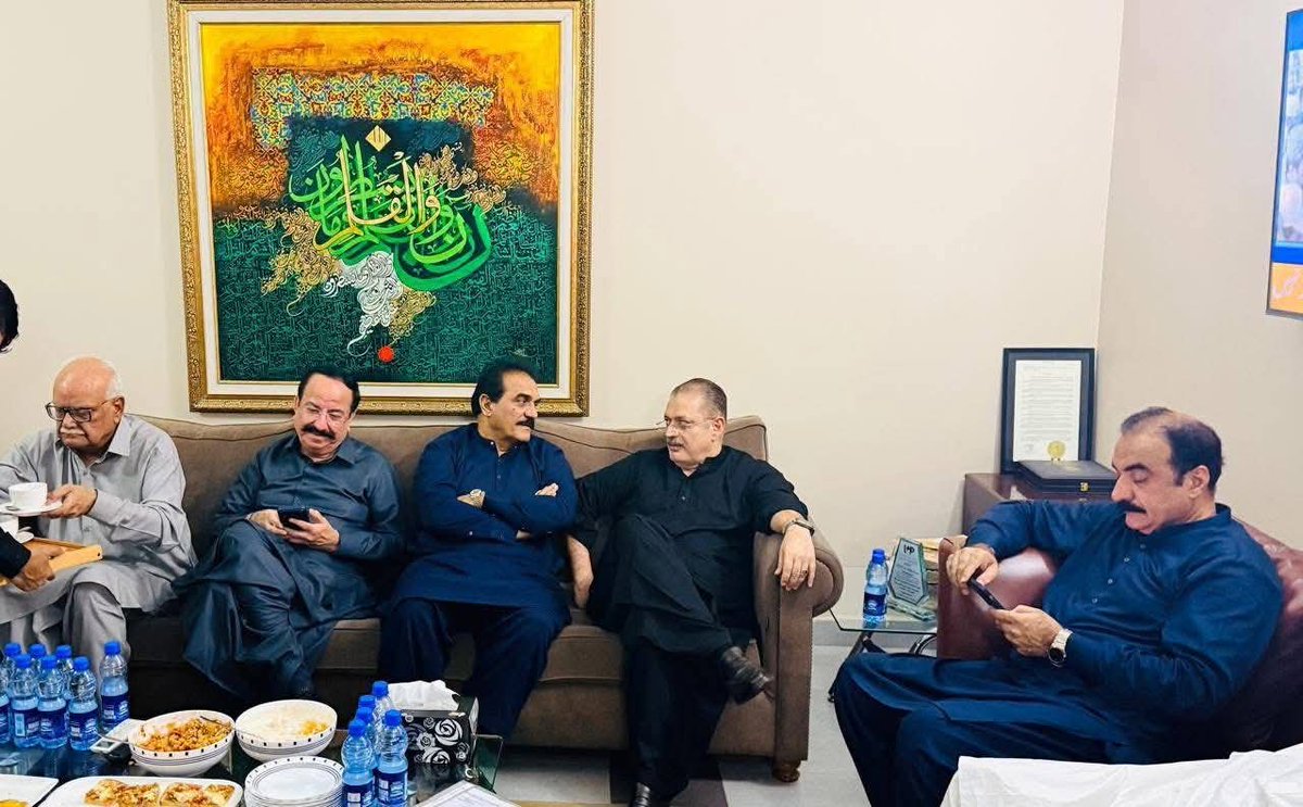 fzbhutto's tweet photo. President PPP Ladies Wing Adi Faryal Talpur chaired a key organizational meeting with PPP District Jamshoro President @SeydAsifShah &amp; General Secretary @MohanLalUkrani at Zardari House Karachi, other senior party leaders were also present.
#PPPdigitalJamshoro #PPPdigitalSindh https://t.co/DPPfJ1mU92