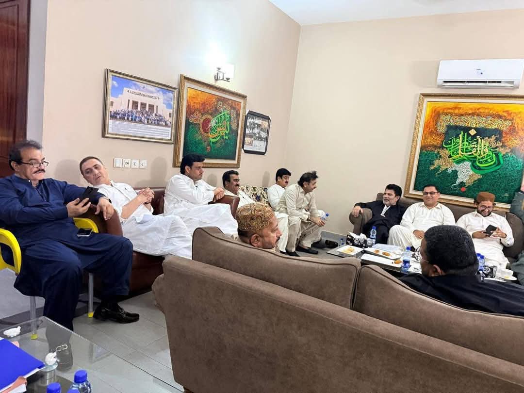 fzbhutto's tweet photo. President PPP Ladies Wing Adi Faryal Talpur chaired a key organizational meeting with PPP District Jamshoro President @SeydAsifShah &amp; General Secretary @MohanLalUkrani at Zardari House Karachi, other senior party leaders were also present.
#PPPdigitalJamshoro #PPPdigitalSindh https://t.co/DPPfJ1mU92