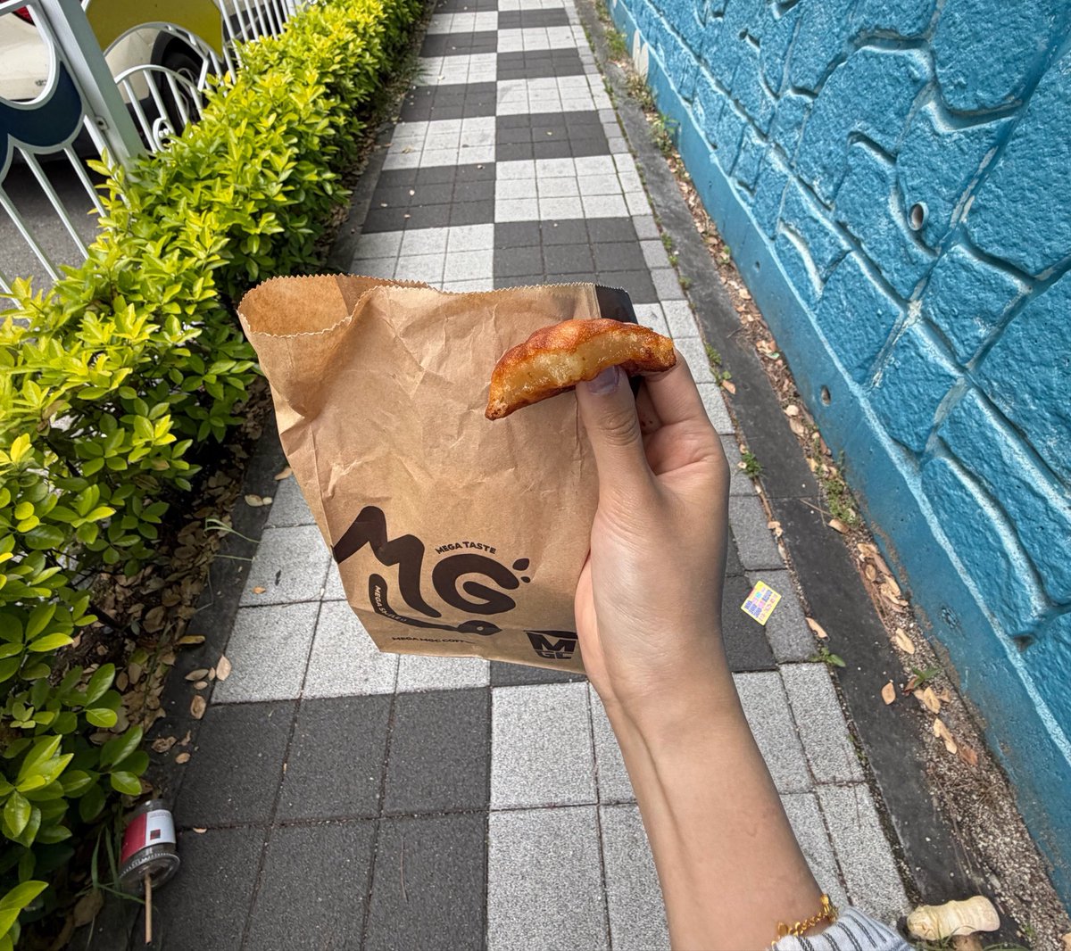 1oveorme's tweet photo. 메가커피 버터떡 
존나섹시하고존나맛잇네그냥…
식으면더맛잇음 빠쟉빠쟉하고쫀득하고
너미쳣어. 
길빵?ㄴㄴ 길떡ㅋㅋ https://t.co/daptVTKuOC