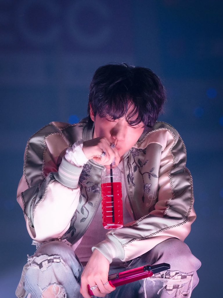 BTS Updates, News & Charts ⁷ tweet media