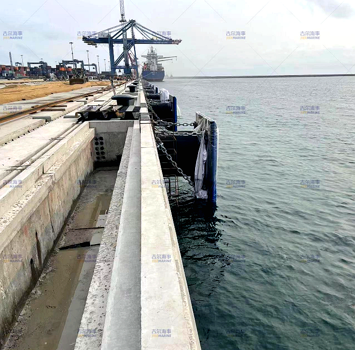 JIERMARINE's tweet image. Navigating safely is our shared goal. Our fenders and bollards stand guard with quality and dedicated service. ️ #MarineSafety #Shipbuilding #QualityFirst