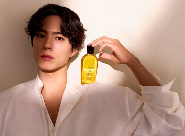 slist2015's tweet photo. 박보검, 50주년 록시땅 앰버서더 발탁 “진정성 가치 공유”

#박보검 
#배우박보검 
@BOGUMMY
#朴寶劍 #ParkBoGum 
#록시땅  
#록시땅X박보검 
#박보검X록시땅
⬇️관련기사⬇️
https://t.co/HN1NxtpUyq https://t.co/fJKiZiPN1n