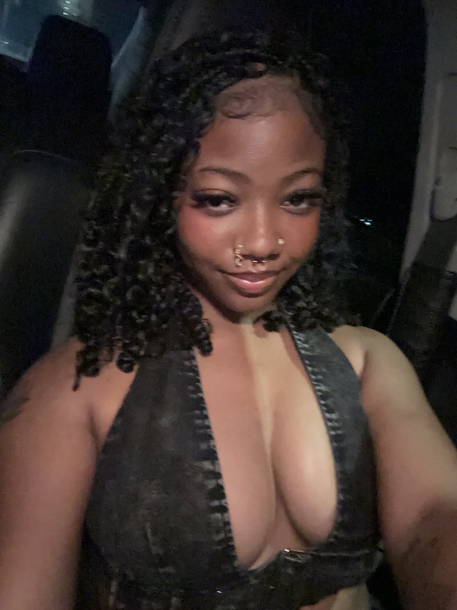 the queen they luv 2 hate