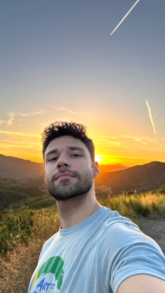 i literally started sobbing.
i missed him so much 😭