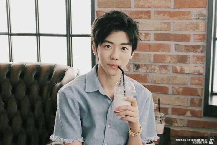 Katz Lee. ★★ tweet media