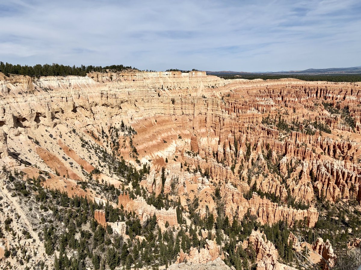 CheTweetZ's tweet photo. Bryce Canyon is so stunning! I have no idea why I look so annoyed in the first pic while actually enjoying the scenery so much 🤨 https://t.co/Gv46Xe0x2n