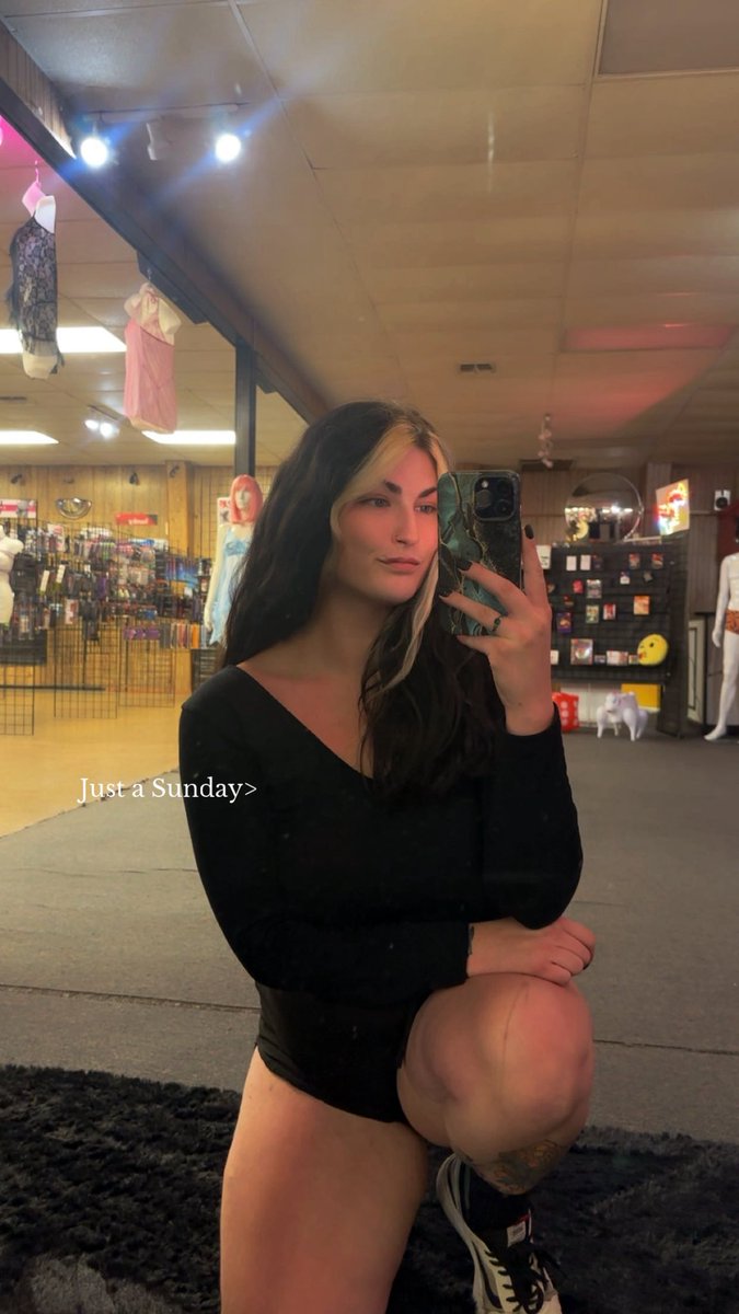 _Shealynnn's tweet photo. keep that other business tucked, I know you know I got it~ https://t.co/LCKeIeBMyi