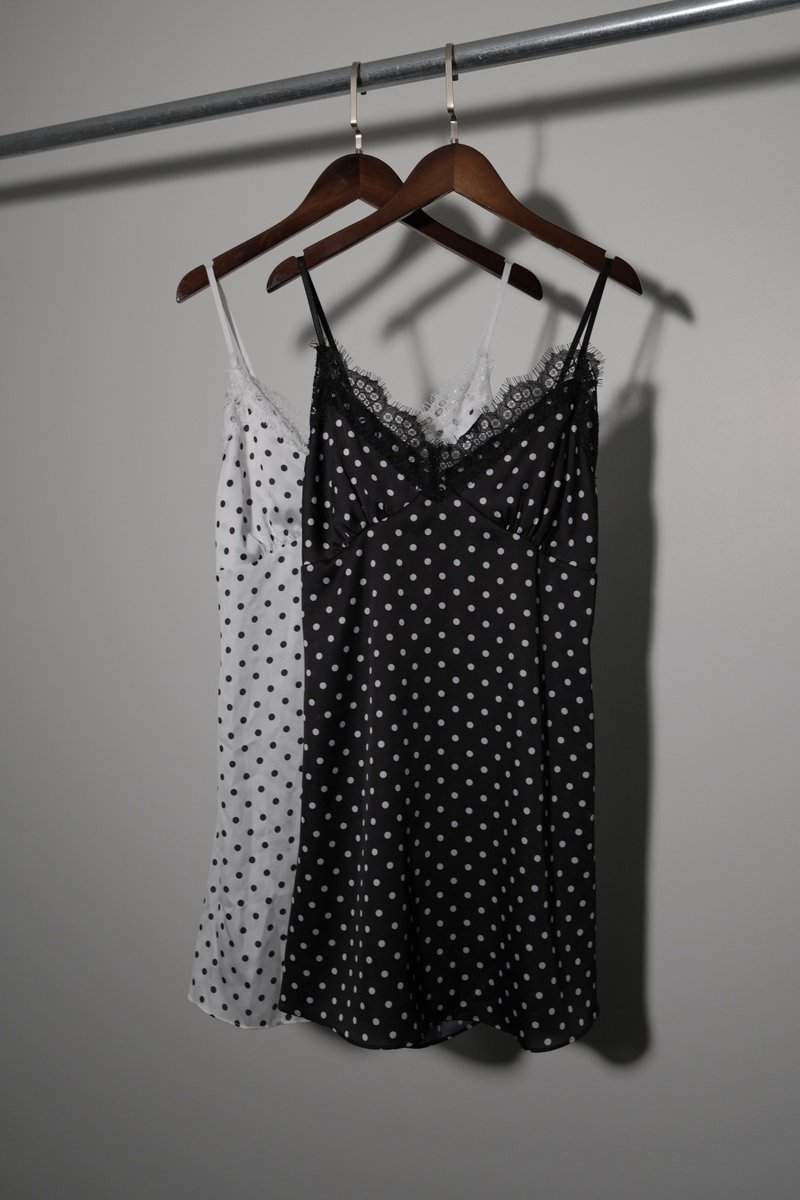 ★ 260417 BABYMONSTER アサ 私服

🏷️ WEARNEED
- エノック サテン レース ドット レイヤード ミニワンピース

🔗 mogotsu.com/ja/curation/ba…

#BABYMONSTER #ASA #アサ #ベビモン #WEARNEED #BABYMONSTER_outfit