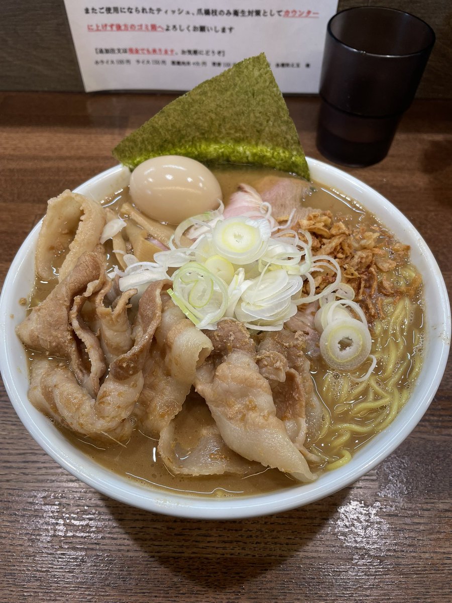 takechicool's tweet photo. 三島市幸原町 一条流中華そば智颯で濃厚智颯100大盛りを食す❗️

本日はこちらへ突撃🎵
いつもより濃く、更に深い旨みの激うまスープがたまらなく最高に旨し💕🤤
もうすでにこの時期にラーメン食うと汗がでる💦😂
#一条流中華そば智颯 https://t.co/4bVXpjHCzF