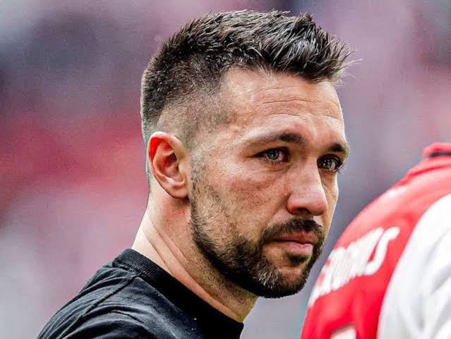 thera3dx's tweet image. and got knocked out of #europa_league by #forest the 16th in PL.
Seems his Ajax tragedy won't happen again!