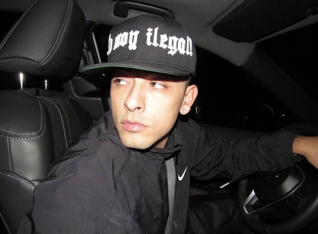 pov no alcanzas el pedal y tenes q tirar el asiento para adelante