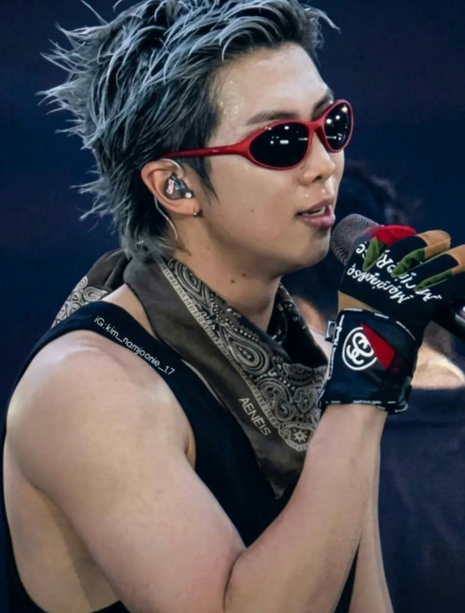 SL²³⁶ tweet media