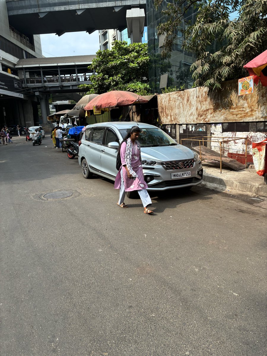 baidmo's tweet photo. @MTPHereToHelp car parked at a turn on the road blocking passage of other cars and disruption of traffic. On requesting removal, the owner refused to remove. https://t.co/1xtNXI92I9