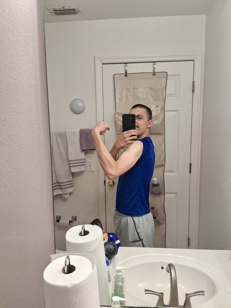 TheLoneFox tweet media