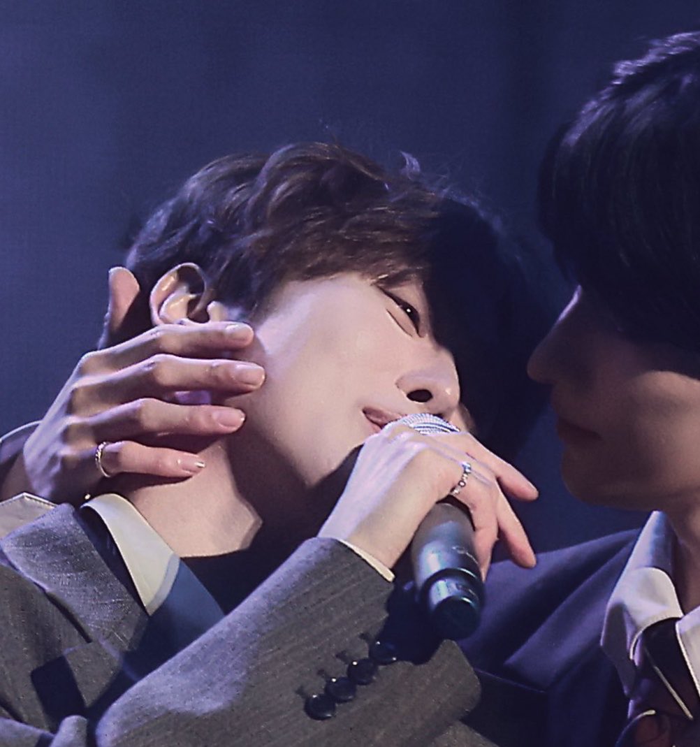 날빰 tweet media