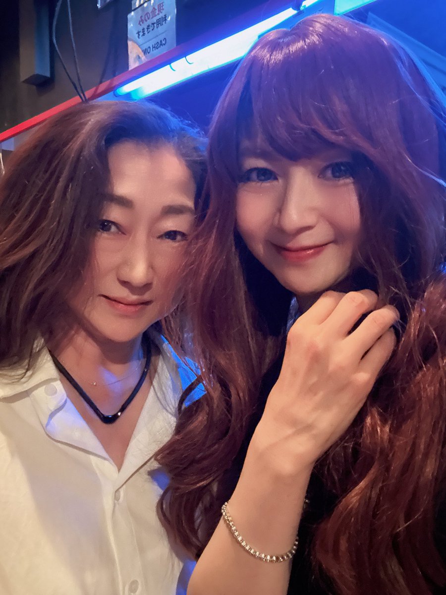 lynlynncollins's tweet photo. 先日のPoONちゃんライブで女性のお客様に声をかけられた❣️嬉しかったなぁ🥰 #PoON #ライブ #音楽 #嬉しい #ありがとう https://t.co/E42RtxLEkt