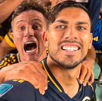 🗣️LEANDRO PAREDES con <a href="/DavooXeneizeJRR/">Davoo Xeneize</a> y <a href="/gastonedul/">Gastón Edul</a> en <a href="/kickespanol/">KICK Español</a>:

"ANDER HERRERA disfruta un montón, es un apasionado del fútbol y de #Boca, es un enfermo por estos colores, esta camiseta, no sé como un español está tan loco por #Boca, disfruta del día a día, tengo mucho