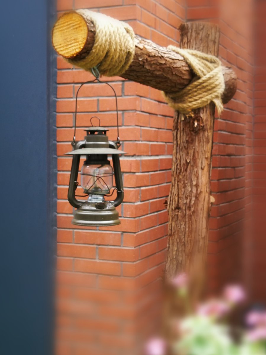 LRicheboeuf's tweet image. Turn old glass jars into glowing lanterns! Clean, add fairy lights + a ribbon—perfect for cozy nights.  #UpcycleHacks #DIYDecor