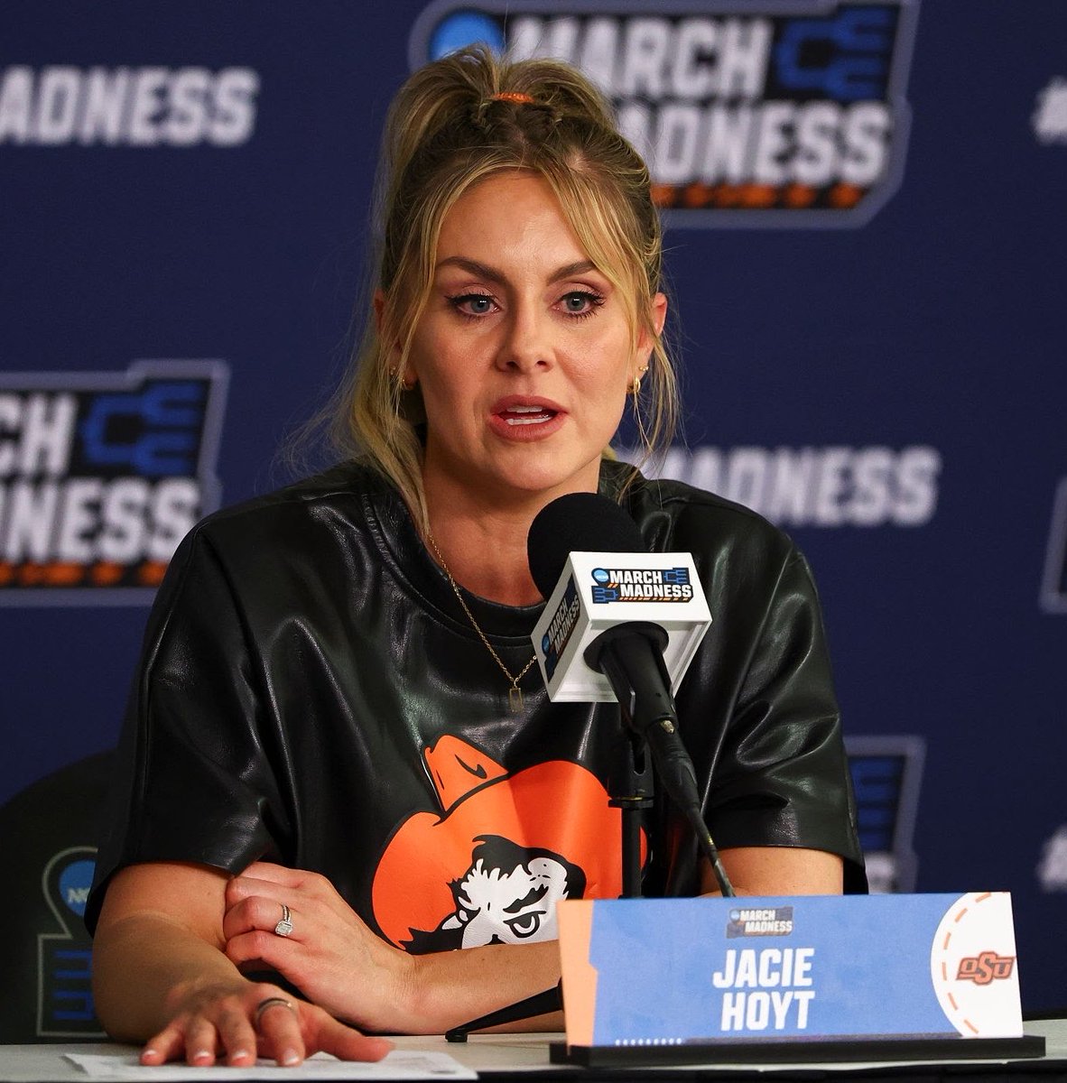 I talk hoops 🏀 tweet media