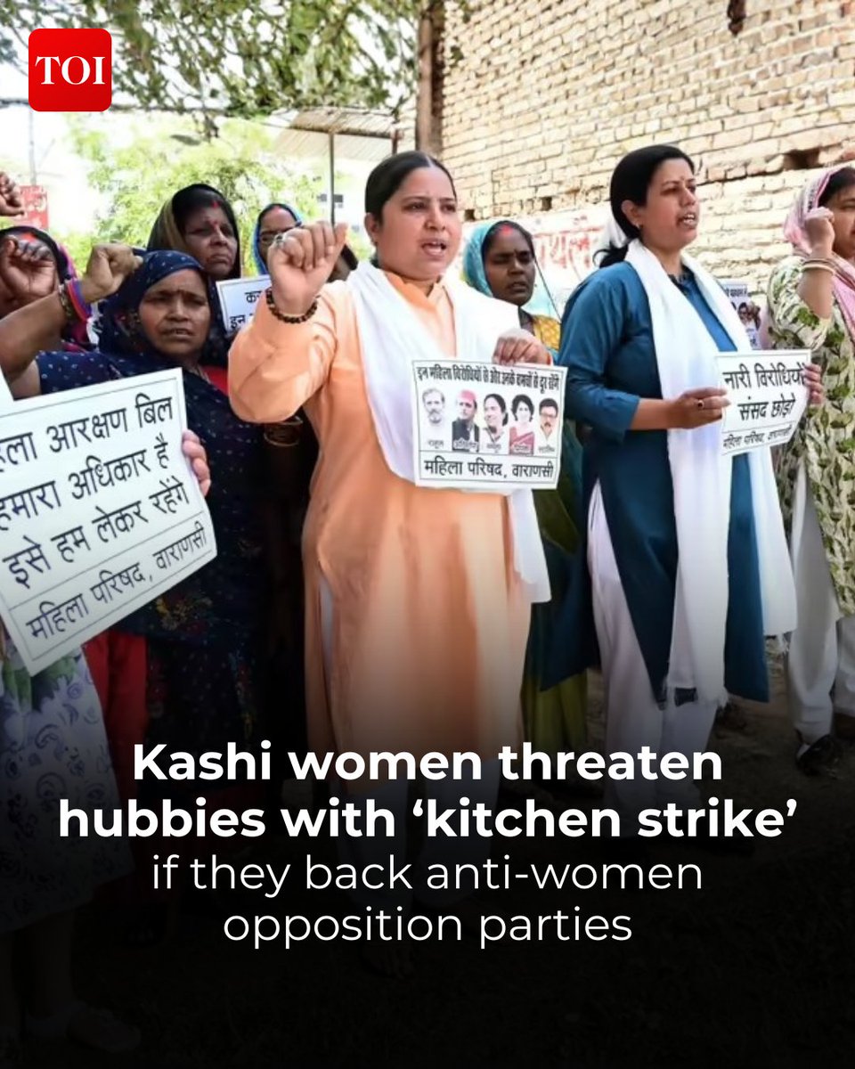 timesofindia's tweet image. #Varanasi women marched, condemning the #LokSabha's defeat of the Women's Reservation Bill and blaming opposition parties. #Protesters burned effigies of #RahulGandhi, warning husbands of kitchen strikes if they supported such parties. They accused opposition leaders of insulting