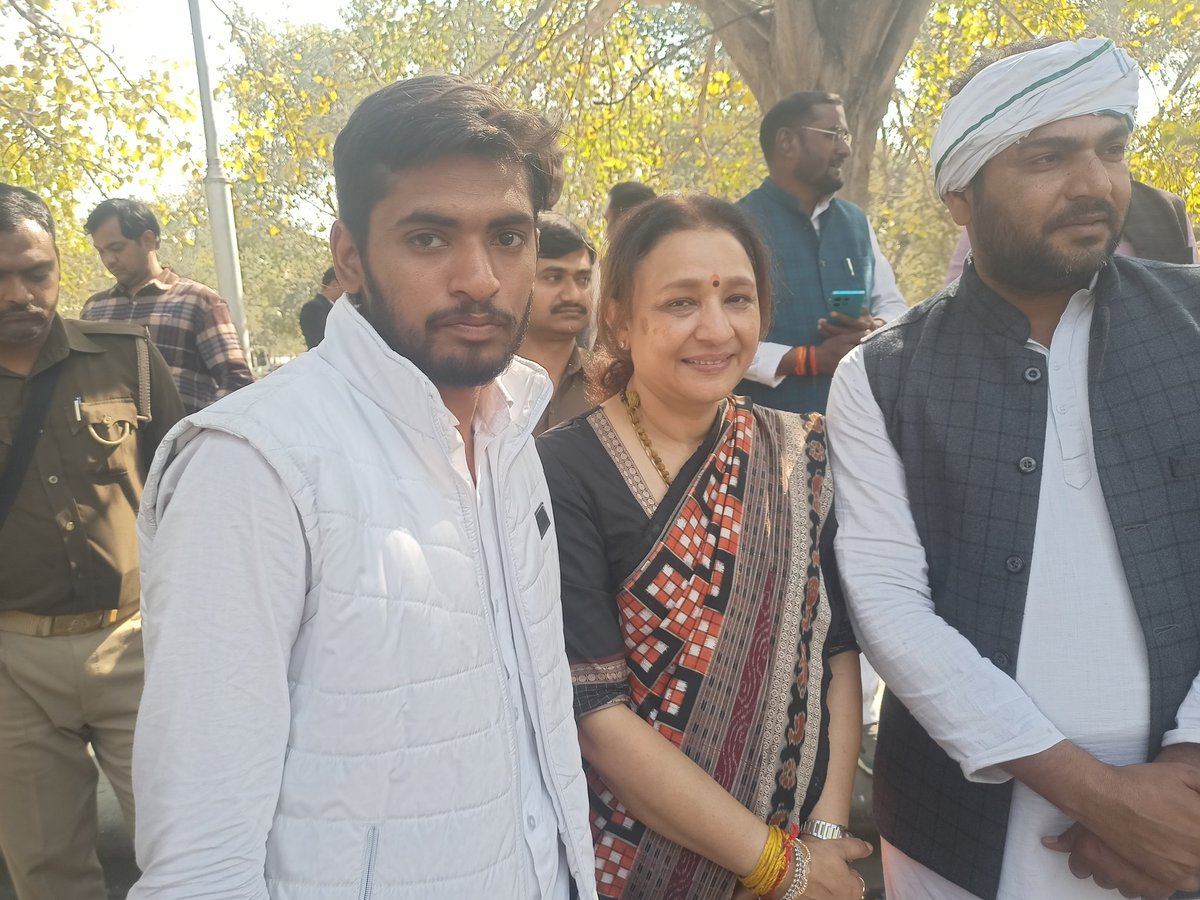 ShaktiM31INC's tweet photo. कांग्रेस विधानमण्डल दल की नेता एवं रामपुर खास की लोकप्रिय मा.विधायक श्रीमती @aradhanam7000  "मोना" दीदी जी आपको जन्मदिन की हार्दिक बधाई एवं ढेर सारी शुभकामनाएं 

ईश्वर से आपके उत्तम स्वास्थ्य एवं दीर्घायु जीवन की कामना करते हैं l
#happybirthday 
#followers #nonfollowers https://t.co/HEoFqIDsyN