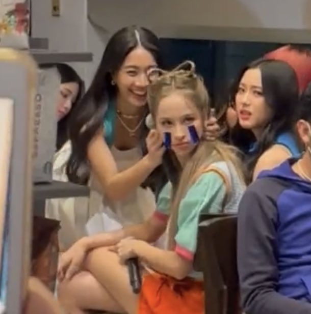 mai wang laew tweet media