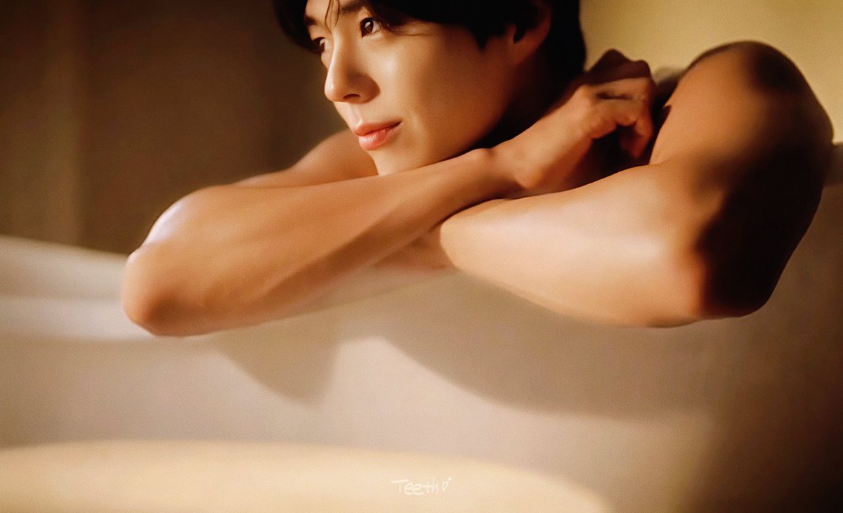 Teeth616's tweet photo. 🧴L’OCCITANE·自修🧴

🆘🥵🧼🛁
@BOGUMMY 

 #박보검 https://t.co/zGKizxPj6Z