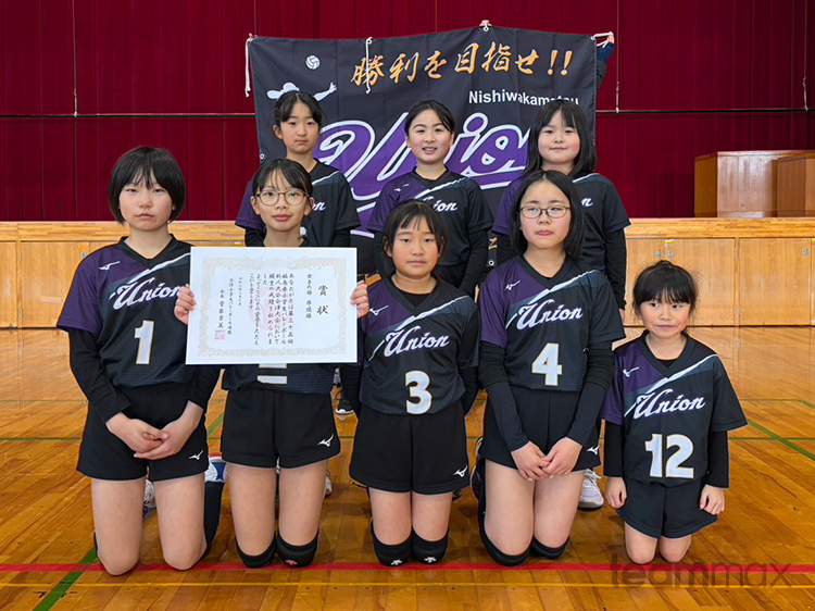 teammaxtokyo's tweet photo. 【集合写真】
／
🏐西若松ユニオン様より集合写真をいただきました！
＼
▼写真の詳細はこちらから
https://t.co/x448nQRvyP

#teammax
#チームマックス
#ユニフォーム
#チームユニフォーム
#チームウェア
#作成例
#製作例
#オリジナルユニフォーム
#スポーツ
#sports
#バレー
#volleyball
#ミズノ
#MIZUNO
#集合写真