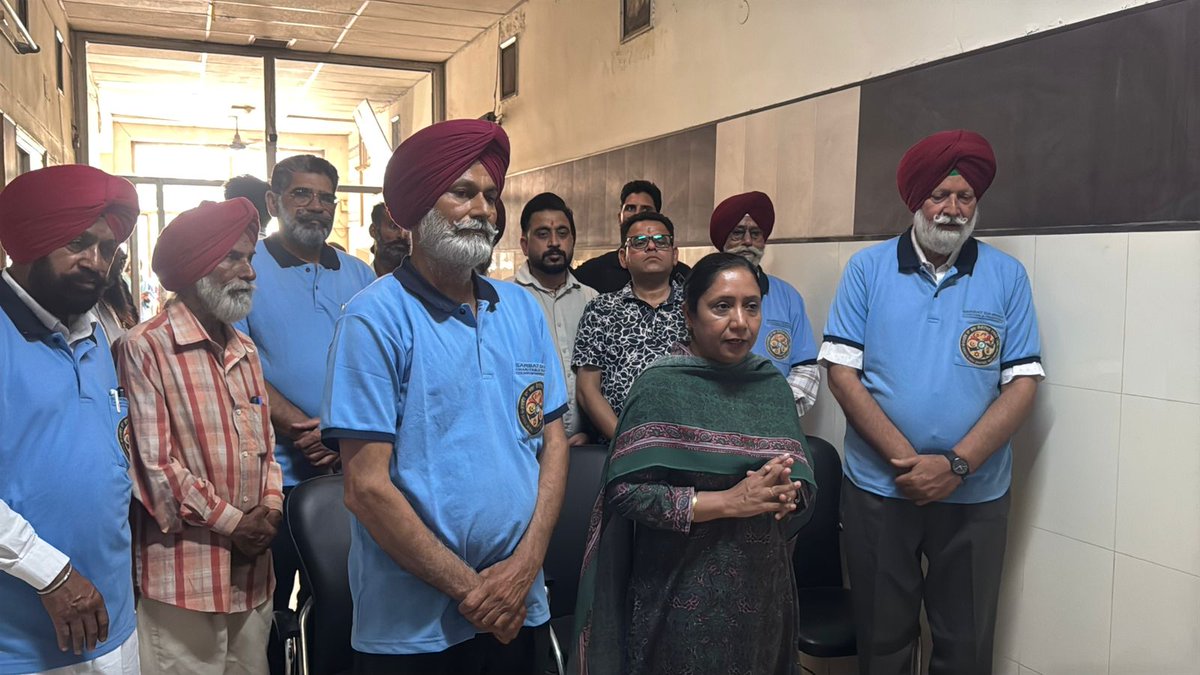 ਸਰਬੱਤ ਦਾ ਭਲਾ ਚੈਰੀਟੇਬਲ ਟਰੱਸਟ ਨੇ ਮਲੋਟ ਵਿੱਚ ਕੁੜੀਆਂ ਦੇ ਸਸ਼ਕਤੀਕਰਨ ਲਈ ਚਲਾਏ ਜਾ ਰਹੇ ਸਕਿੱਲ ਕੋਰਸ ਪੂਰਾ ਕਰਨ ਵਾਲੀਆਂ ਸਿਖਿਆਰਥਣਾਂ ਲਈ ਸਰਟੀਫਿਕੇਟ ਵੰਡ ਸਮਾਗਮ ਕਰਵਾਇਆ। ਜਿਸ ਵਿੱਚ ਪੰਜਾਬ ਦੇ ਕੈਬਨਿਟ ਮੰਤਰੀ ਡਾਕਟਰ ਬਲਜੀਤ ਕੌਰ ਨੇ ਵਿਸ਼ੇਸ਼ ਤੌਰ ਉੱਤੇ ਹਾਜ਼ਰੀ ਭਰੀ।
Sarbat Da Bhala Charitable Trust organized a certificate