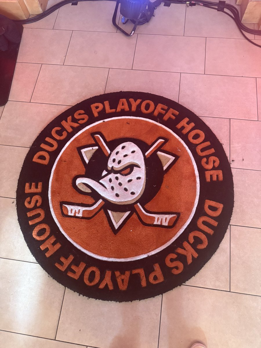 veddermicheI's tweet image. They playoff house was so awesome #FLYTOGETHER #maskon