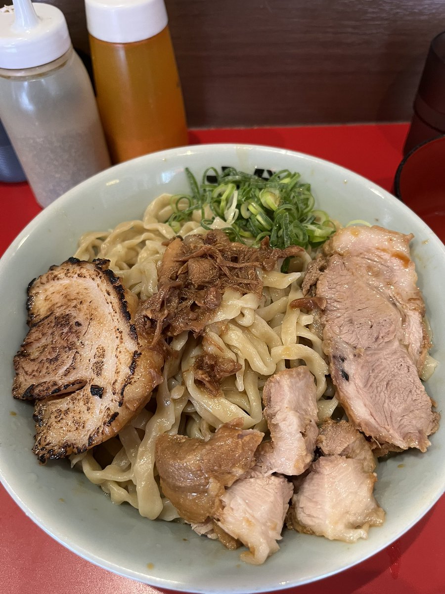 ごん tweet media