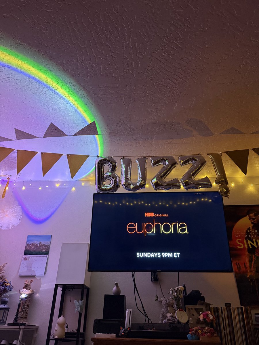 junibugmp3's tweet image. happy #euphoriasunday #nw