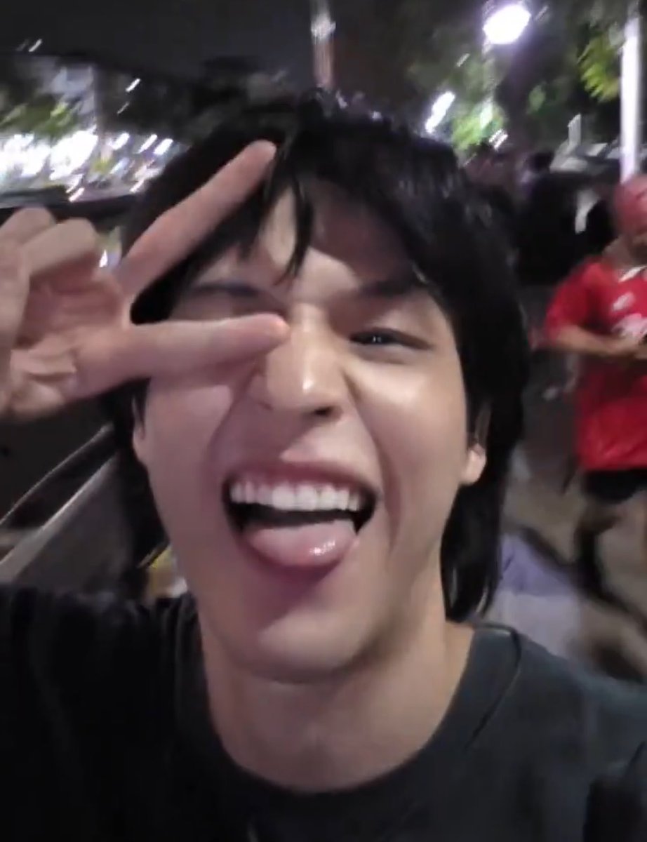 เว้นสุ้น ଘ(*. .) tweet media