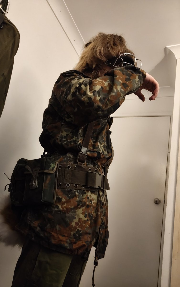 handler is making me wear my muzzle moree