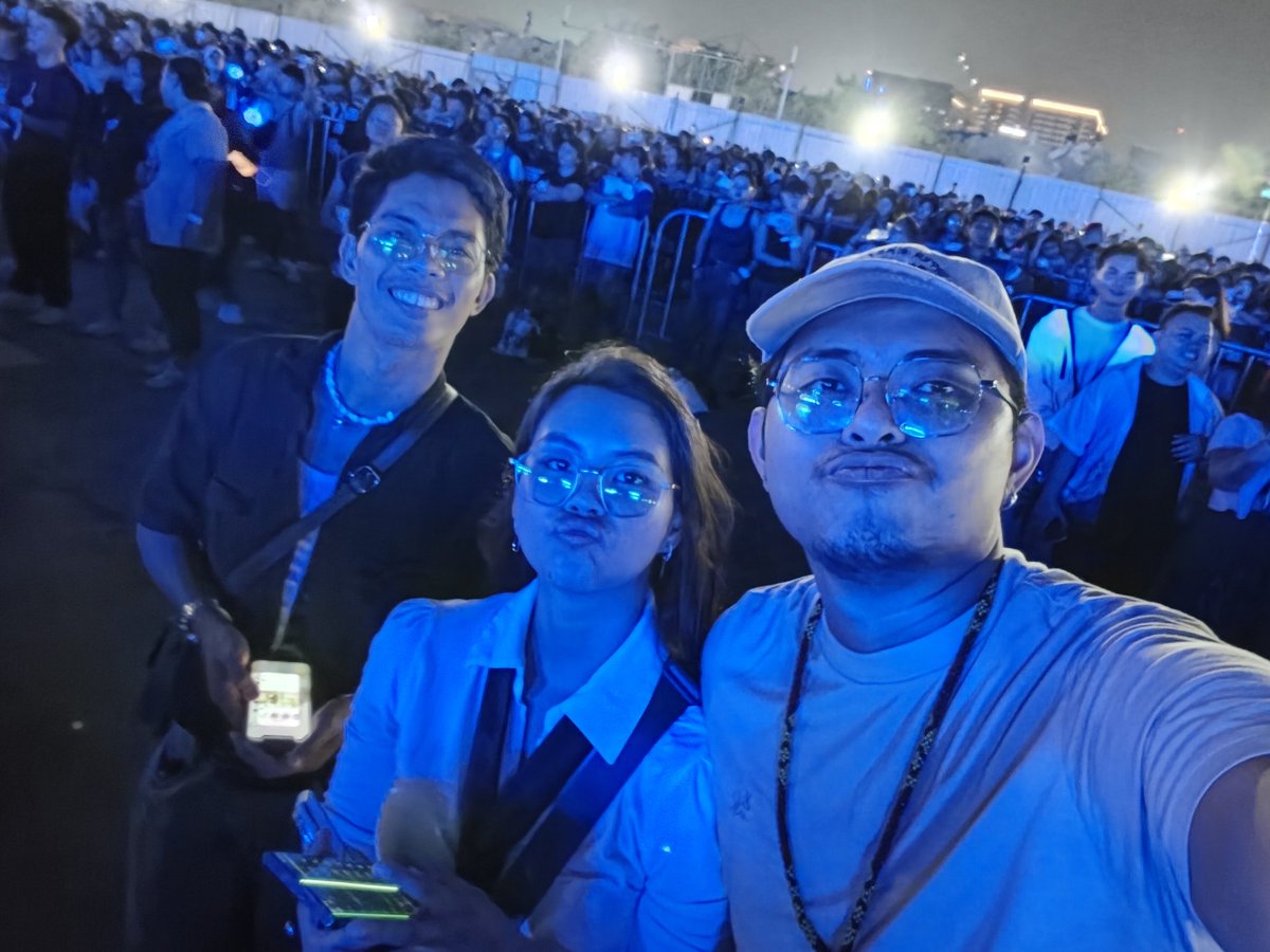 YammyFiggy's tweet photo. Since Go Up hanggang ngayon, mahal na mahal ko kayo @SB19Official. 💙

Thank you @1zentertainment sa pag organize ng sobrang gandang concert at pagiging thoughtful sa comfort ng mga aattend. 🖤

This is YammyFiggy, isang lumang A'Tin na nakikipagpuksaan sa Twitter... https://t.co/69fYWhyxm1