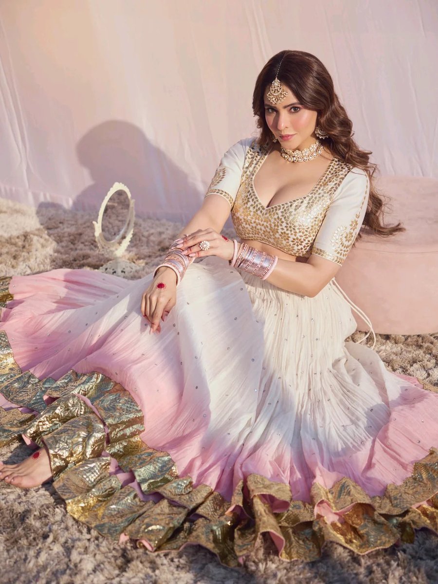 Bollywood Tollywood Point ™ tweet media