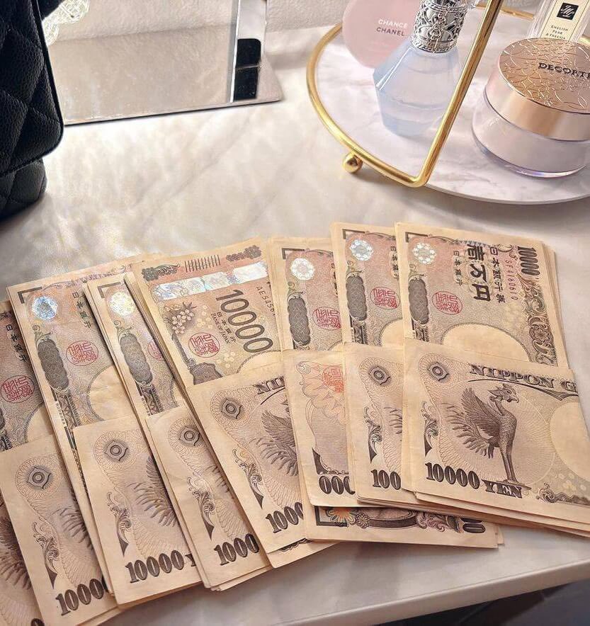 クミコ tweet media