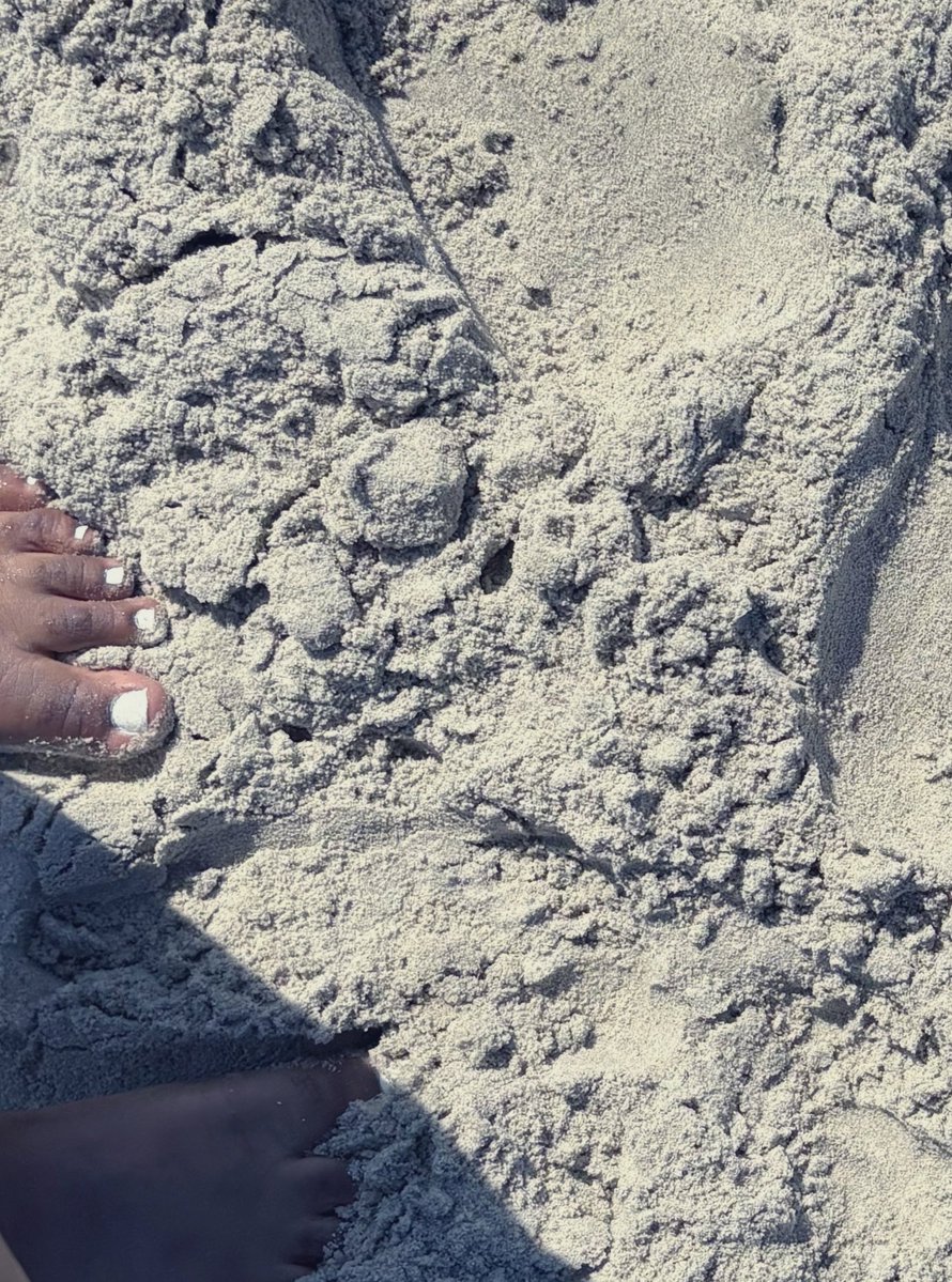 ilovewomenxoxo1's tweet image. #beachday #whitetoes #bbw #feetworshippers #footfetısh #chudai #ebonytoes #toesinthesand 
beach day!🌊💗