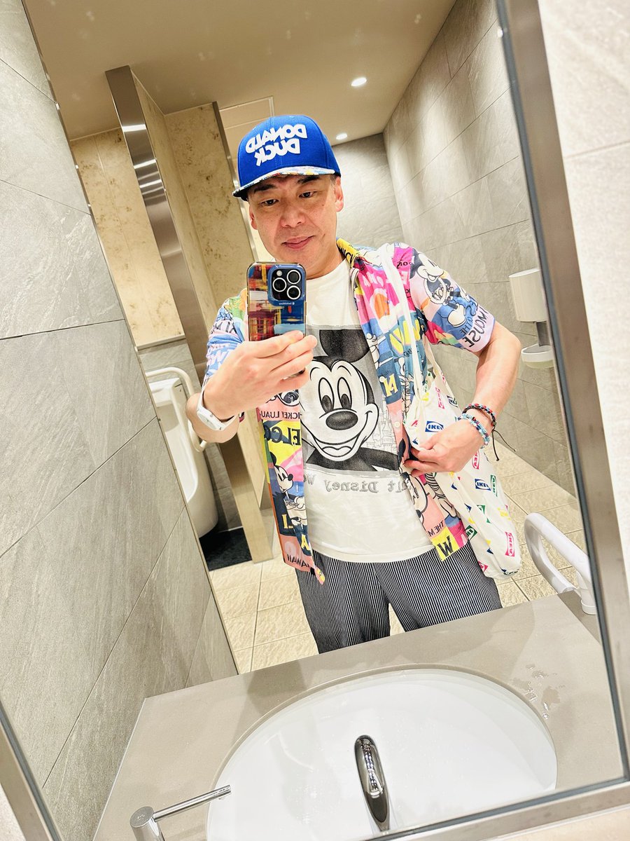 10061116's tweet photo. 今日の私服でおま😃✌️✨✨✨✨
今日は、ディズニーコーデよ〜😙⤴️⤴️
シャツはミッキー🐀、CAPはドナルドです〜😙✌️✨✨✨✨✨
久しぶりに 入間三井アウトレットパークまでドライブ〜🚗💨💨
たのすぃ😄😃⤴️
それそれ〜😄⤴️⤴️
#私服
#ディズニーコーデ
#mickeymause
#donaldduck
#美川憲一 https://t.co/kTTPmFp3j0
