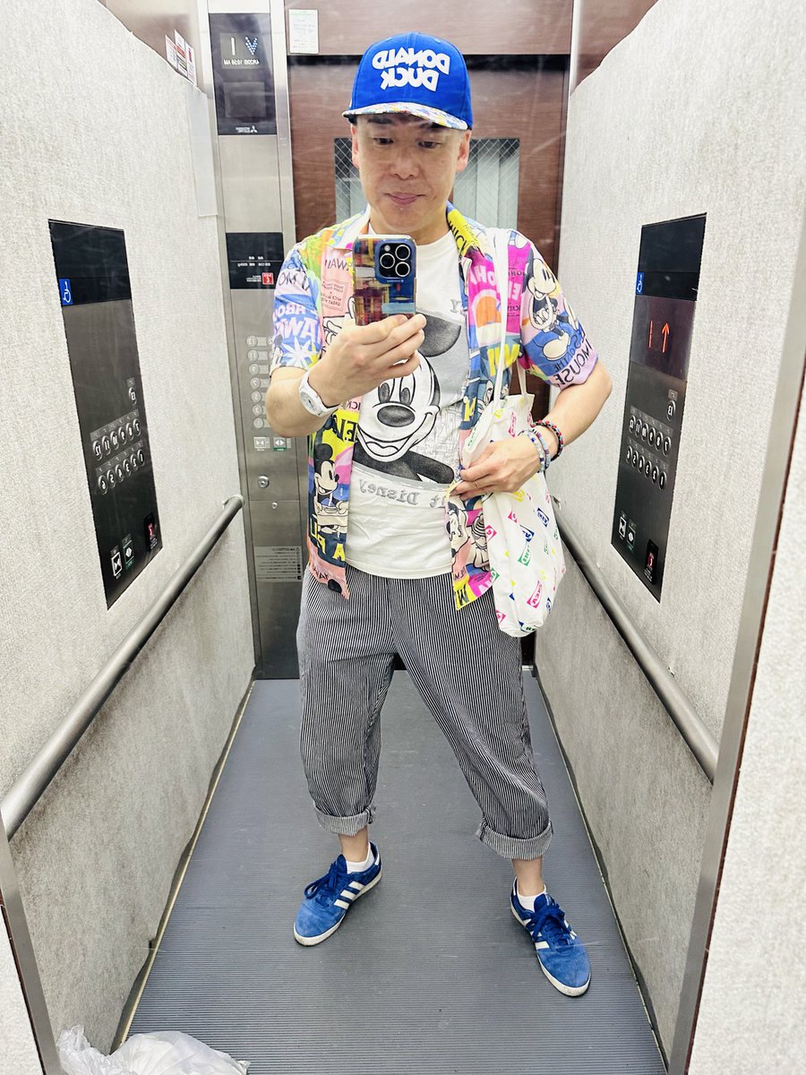 10061116's tweet photo. 今日の私服でおま😃✌️✨✨✨✨
今日は、ディズニーコーデよ〜😙⤴️⤴️
シャツはミッキー🐀、CAPはドナルドです〜😙✌️✨✨✨✨✨
久しぶりに 入間三井アウトレットパークまでドライブ〜🚗💨💨
たのすぃ😄😃⤴️
それそれ〜😄⤴️⤴️
#私服
#ディズニーコーデ
#mickeymause
#donaldduck
#美川憲一 https://t.co/kTTPmFp3j0