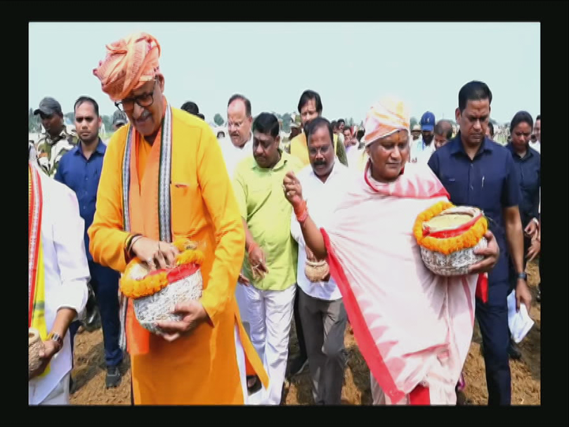 otvkhabar's tweet image. #ଅଖିମୁଠି_ଅନୁକୂଳ_କଲେ_ମୁଖ୍ୟମନ୍ତ୍ରୀ
-ପବିତ୍ର ଅକ୍ଷୟ ତୃତୀୟାରେ ଅଖିମୁଠି ଅନୁକୂଳ କଲେ ମୁଖ୍ୟମନ୍ତ୍ରୀ
-କଟକ CRRIରେ ଅଖିମୁଠି ଅନୁକୂଳ କଲେ ମୁଖ୍ୟମନ୍ତ୍ରୀ ମୋହନ ମାଝୀ 
-ପୂଜାର୍ଚ୍ଚନା, ହୋମଯଜ୍ଞ ପରେ ଅଖିମୁଠି ଅନୁକୂଳ କଲେ
#Cuttack #CRRI #AkhiMuthiAnukula #AkshayaTritiya #CM #MohanMajhi #Odisha #OTV