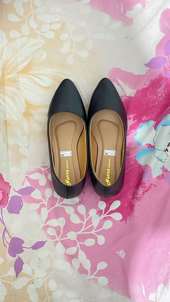 cheryybloosomp's tweet image. guys ada yg cari heels hitam ga? aku mau jual size 38 belum pernah dipake sama sekali, bisa oyen!!!

💸 45.000 aja
📍jakarta selatan

#wts #sepatu #zonauang
