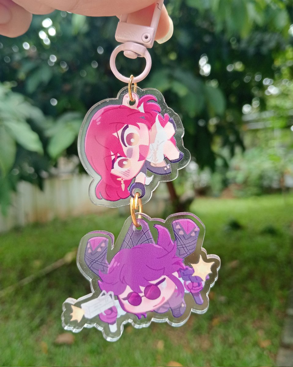 the clasp is still a placeholder but i love how this turned out :3