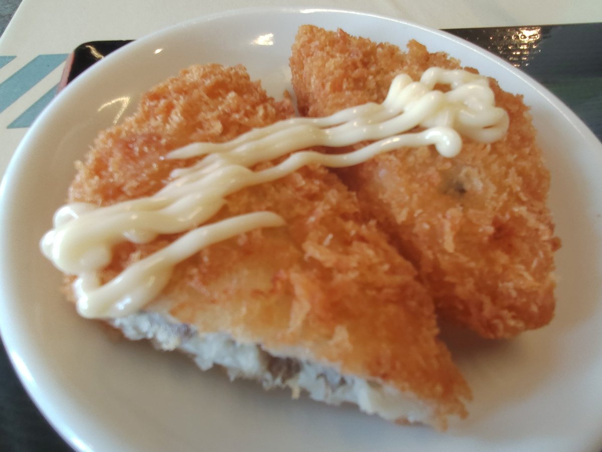 今日のランチ🥢
町中華の🔄日替わり定食😀
🦀カニ玉🥚＆ミニ塩ラーメン🍜小鉢：白身魚フライ🐟️
🙆🏻‍♂️大満足だあ🥰