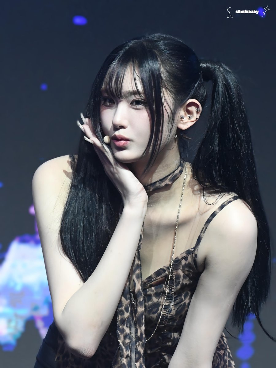 s2mixbaby's tweet photo. 〈 260322 〉
 [RE:CODE] IN SEOUL

#에버글로우 #아샤 
#EVERGLOW #AISHA https://t.co/SH24zcTLgq
