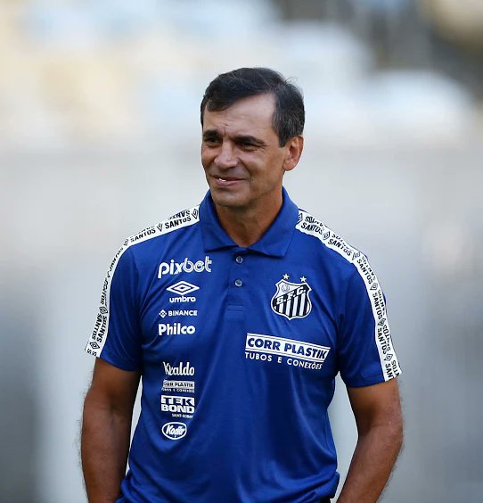 Sacando el tema táctico y su línea de 5,algo q me tiene podrido, casi llegando a metástasis es que este señor siempre que todo va mal saca a relucir el partido contra nacional y q la prensa no nos daba por favoritos como si eso fuera un título, tan mediocre eres bustos, enserio.