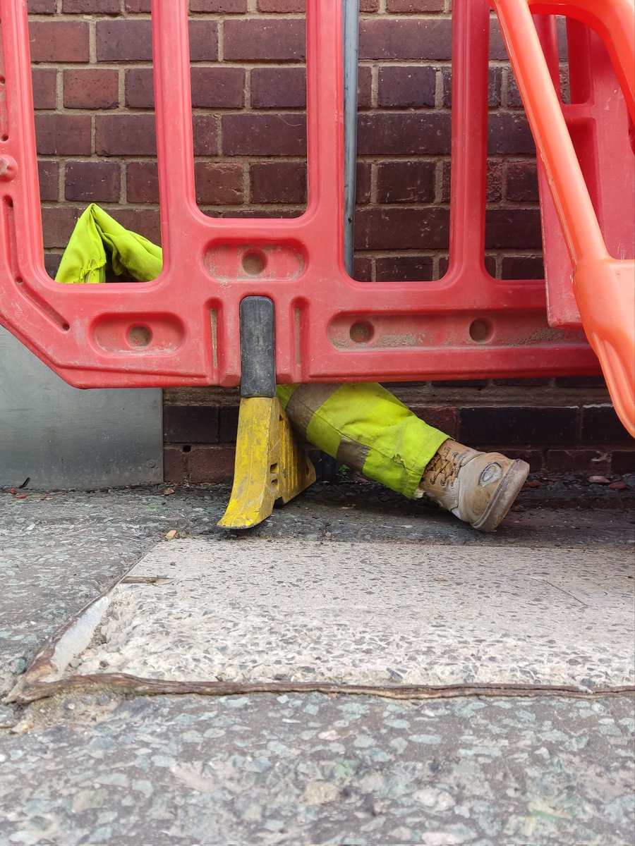 Good_Night_Pics's tweet image. Birkenhead 
19.04.2026
#Birkenhead #missing #lost #prank #humour #WorkHumor #work #streetscene #streetsnap #streetphoto #streetphotography #streetphotographer